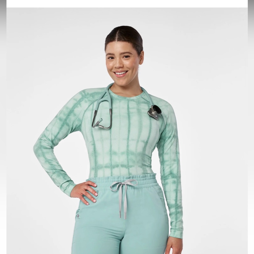 FIGS Seaglass Cloud Dye 
Salta Seamless - Long sleeve Under-scrub